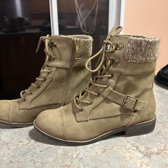 SM New York Shoes - SM New York size 9.5 zip lace up boot